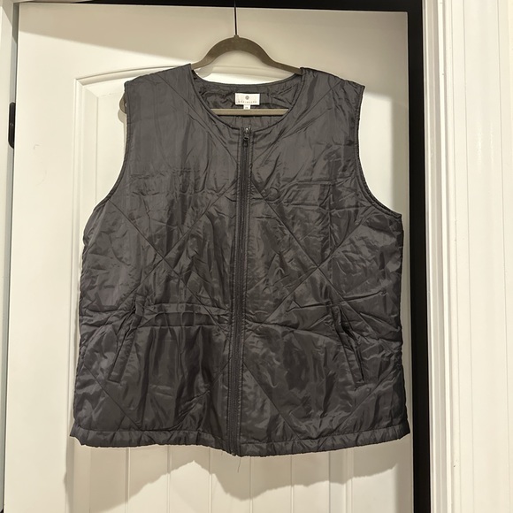 Socialite Black Puffer Vest - L/XL - Picture 2 of 3